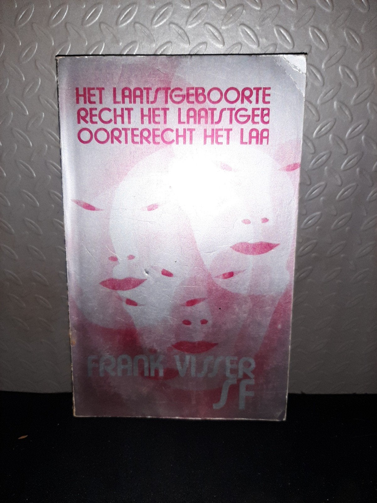 Het Laatstgeboorte Recht - Frank Visser (SF), Ophalen of Verzenden, Gelezen