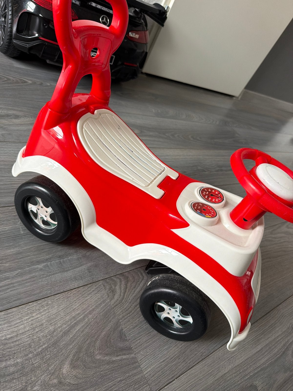 Rode loopauto met duwstang voor peuters, Kinderen en Baby's, Speelgoed | Buiten | Voertuigen en Loopfietsen, Gebruikt, Loopvoertuig