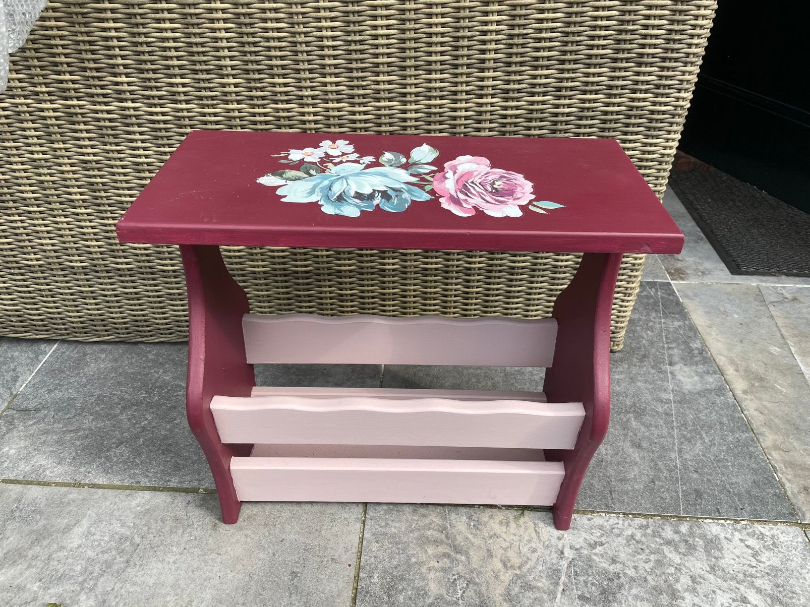 Handgemaakt Brocante Krantenrekje / Decoratief Tafeltje, Ophalen, Zo goed als nieuw