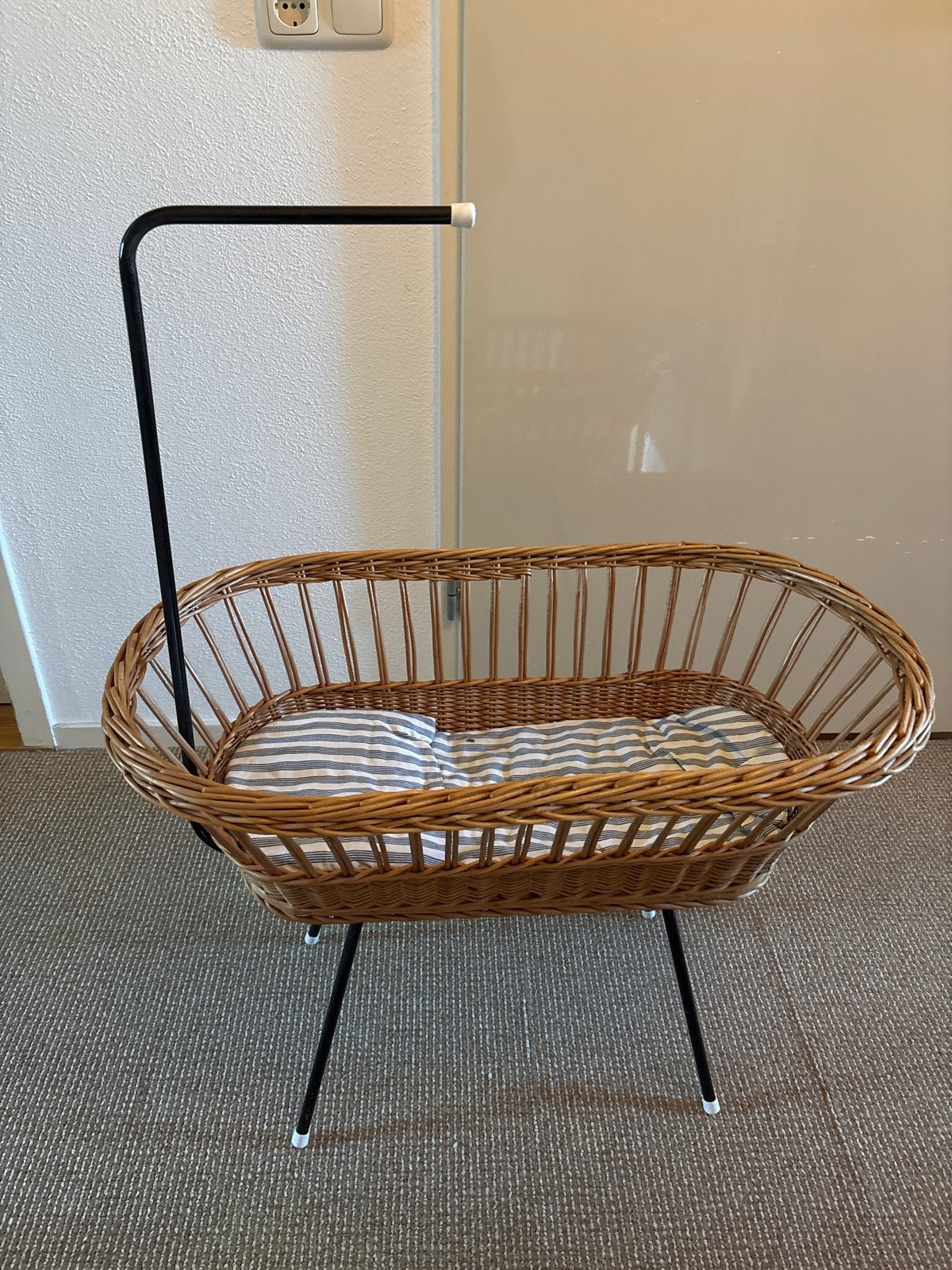 Vintage Rotan poppen Wiegje met Matrasje, Ophalen, Zo goed als nieuw