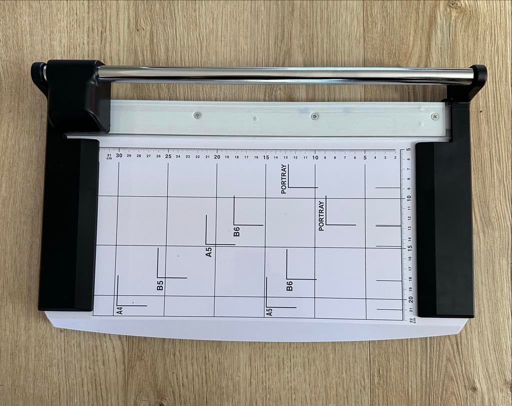 Rolsnijmachine - Nauwkeurig snijden van papier en karton, Ophalen, Geschikt voor karton, Overige thema's, Nieuw