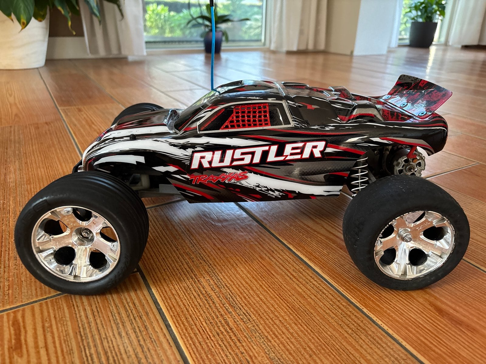 Traxxas Rustler RC Auto, Gebruikt, Auto offroad, RTR (Ready to Run), Overige schalen