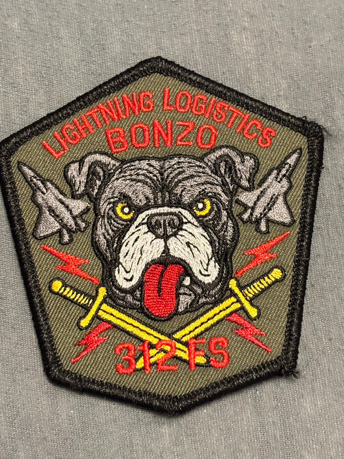 Embleem 312 FS bonzo lightning technisian, Verzenden, Luchtmacht, Nederland, Embleem of Badge