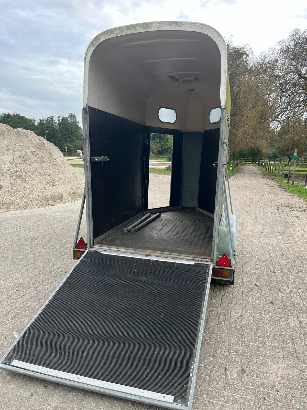 ATEC PK16 1,5-paards trailer, tandemas, bodem vernieuwd 2019, Ophalen, Gebruikt, Hout, 1½-paards trailer