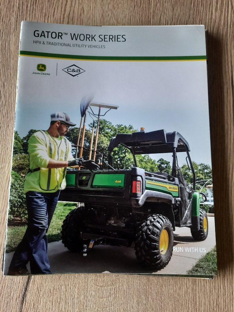 FOLDER JOHN DEERE GATOR WORK SERIES  USA, Verzenden, Nieuw