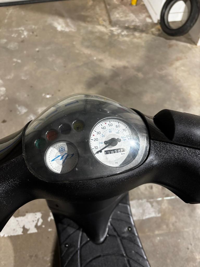 Piaggio Zip in 4 takt, Fietsen en Brommers, Scooters | Piaggio, Ophalen, Maximaal 45 km/u, Zip, Zo goed als nieuw