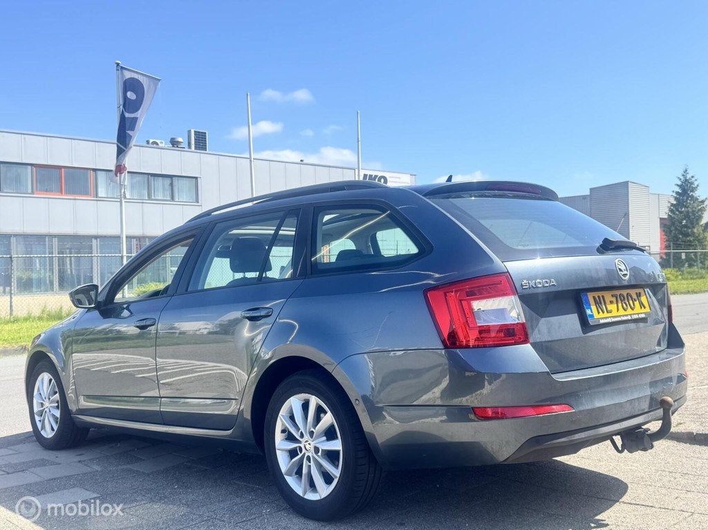 Skoda Octavia Combi 1.6 TDI Greentech Ambition Business|Pano, Auto's, Skoda, Euro 6, 4 cilinders, 125 €/maand, Octavia