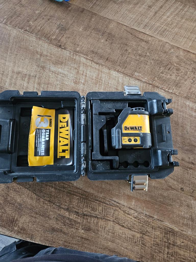 DeWalt kruislijnlaser met koffer en accessoires, Ophalen of Verzenden, Gebruikt