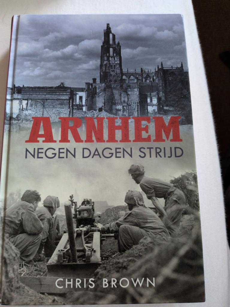 Chris Brown - Arnhem: negen dagen strijd, Tweede Wereldoorlog, Ophalen of Verzenden, Zo goed als nieuw, Chris Brown
