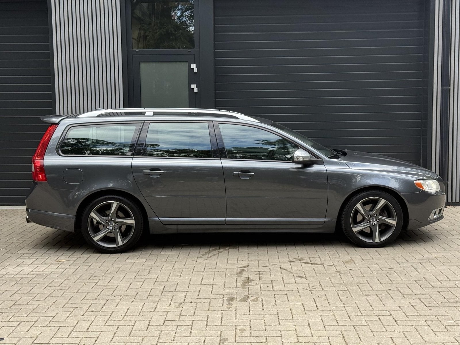 Volvo V70 2.0T R-Edition (bj 2011, automaat), Euro 5, 4 cilinders, 1558 kg, Automatische klimaatregeling