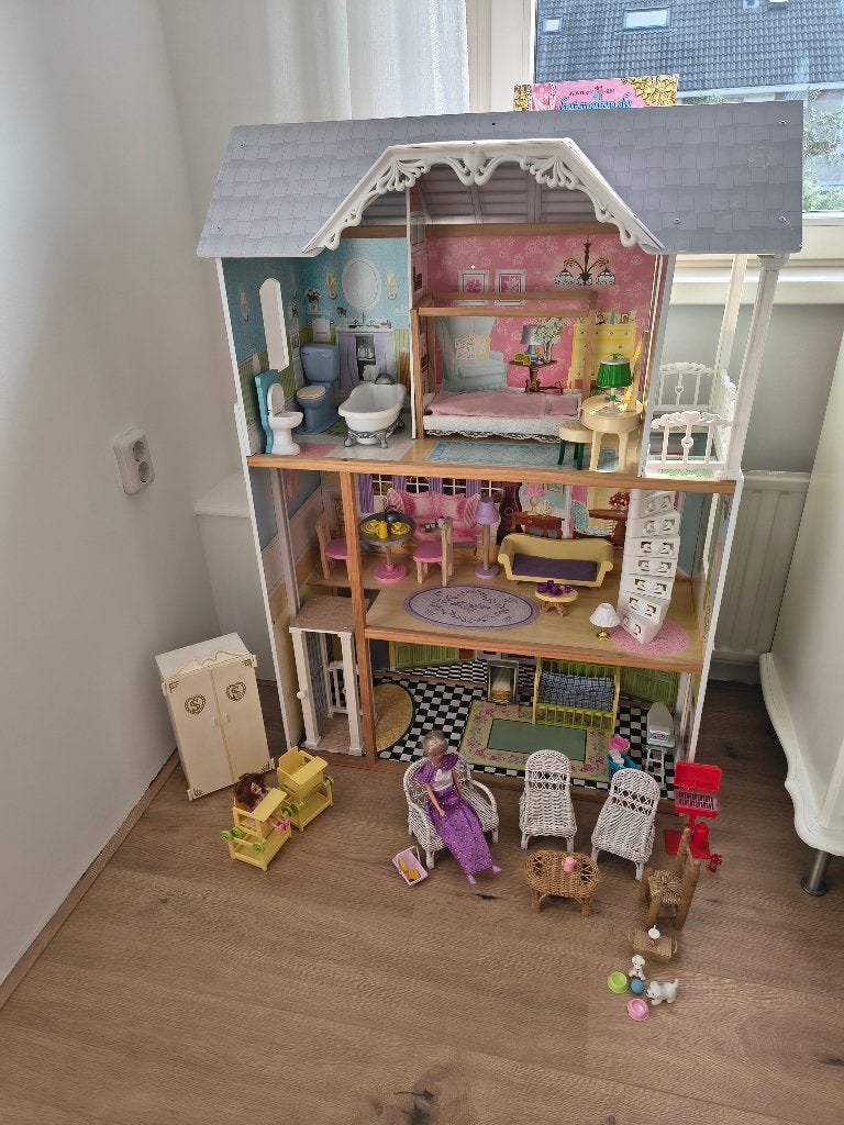 Groot ingericht poppenhuis, Kinderen en Baby's, Speelgoed | Poppenhuizen, Ophalen, Zo goed als nieuw, Poppenhuis