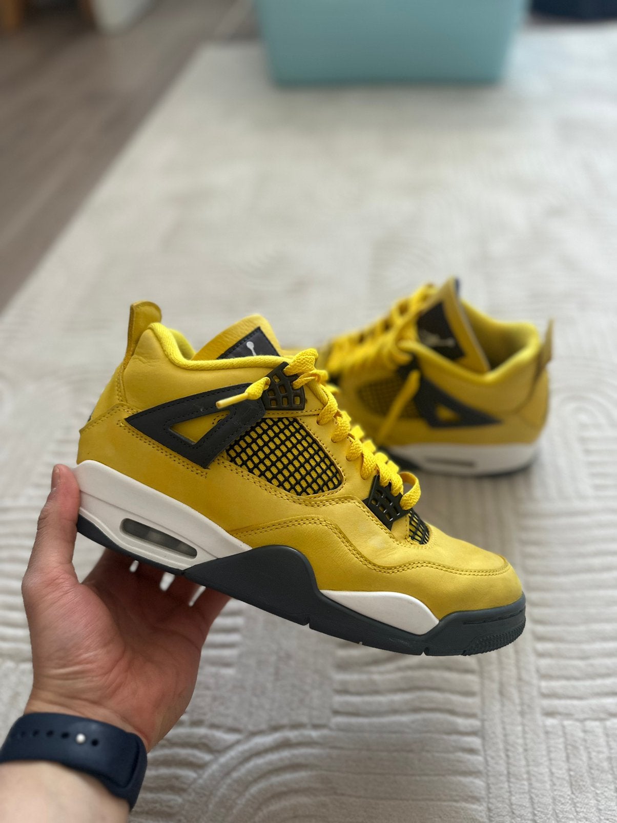 Jordan 4 mid yellow (lightning), Kleding | Heren, Schoenen, Zo goed als nieuw, Overige kleuren, Ophalen of Verzenden