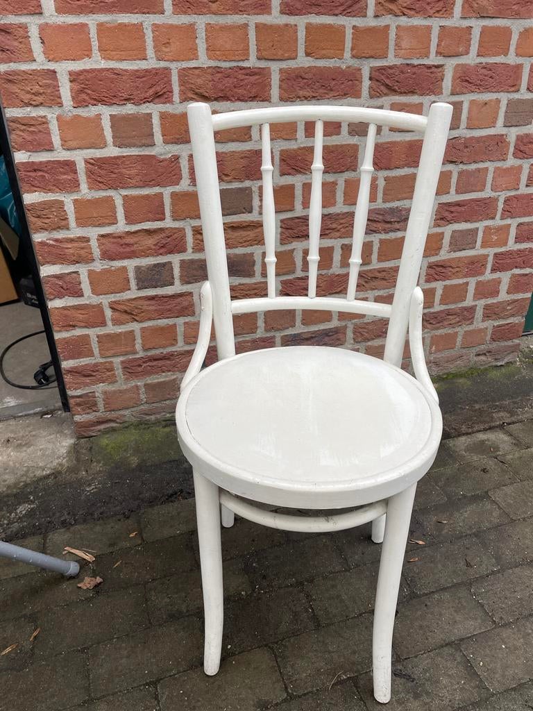Brocante stoeltje wit zeer decoratief, Ophalen