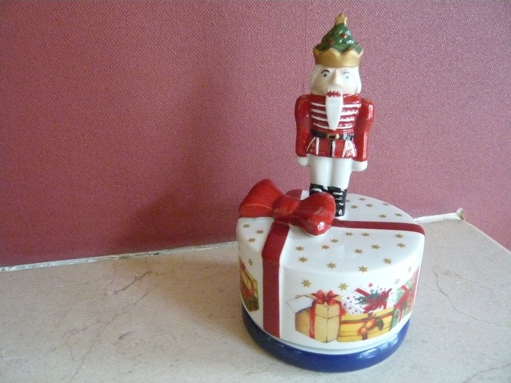 Villeroy & Boch Nostalgic melody Notenkraker speeldoos 15cm, Ophalen of Verzenden, Nieuw