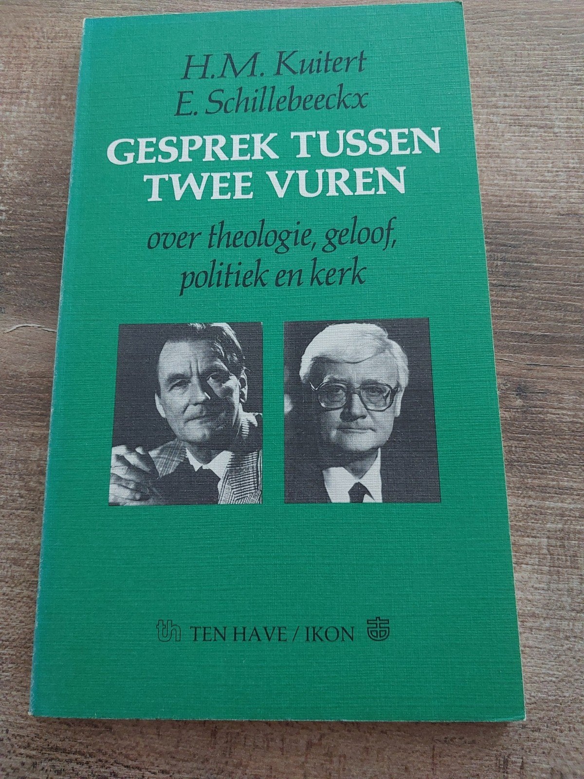 Gesprek Tussen Twee Vuren - H.M. Kuitert & E. Schillebeeckx, Ophalen of Verzenden, Gelezen