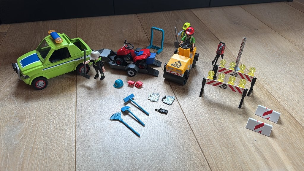 2 Playmobil sets: Winkel en Wegenbouw