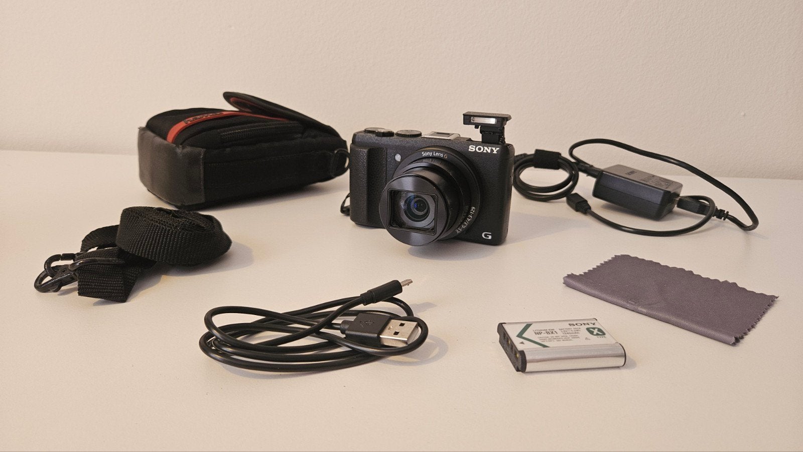 Sony Cyber-shot DSC-HX60 met accessoires, Audio, Tv en Foto, NFC, Draagriem, Ophalen of Verzenden, Zo goed als nieuw