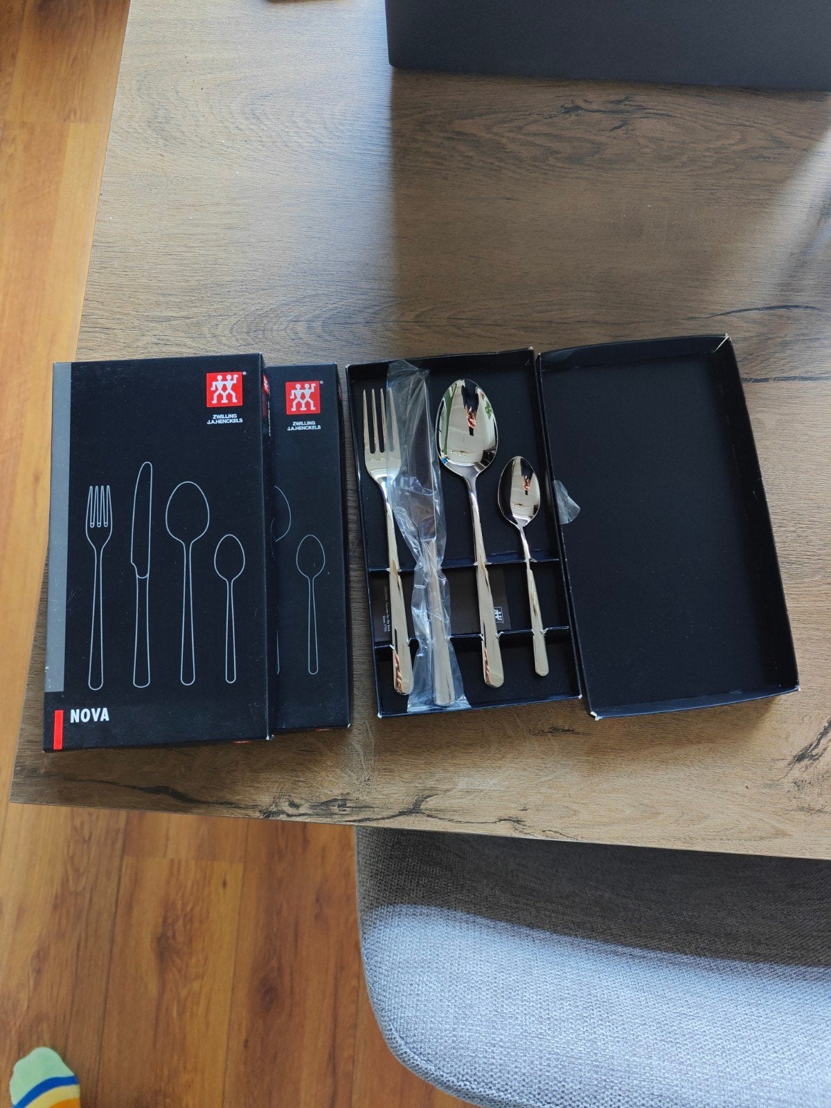 ZWILLING Nova Bestekset - Nieuw in doos 3 x set van 4, Bestekset, Overige typen, Nieuw, Ophalen of Verzenden