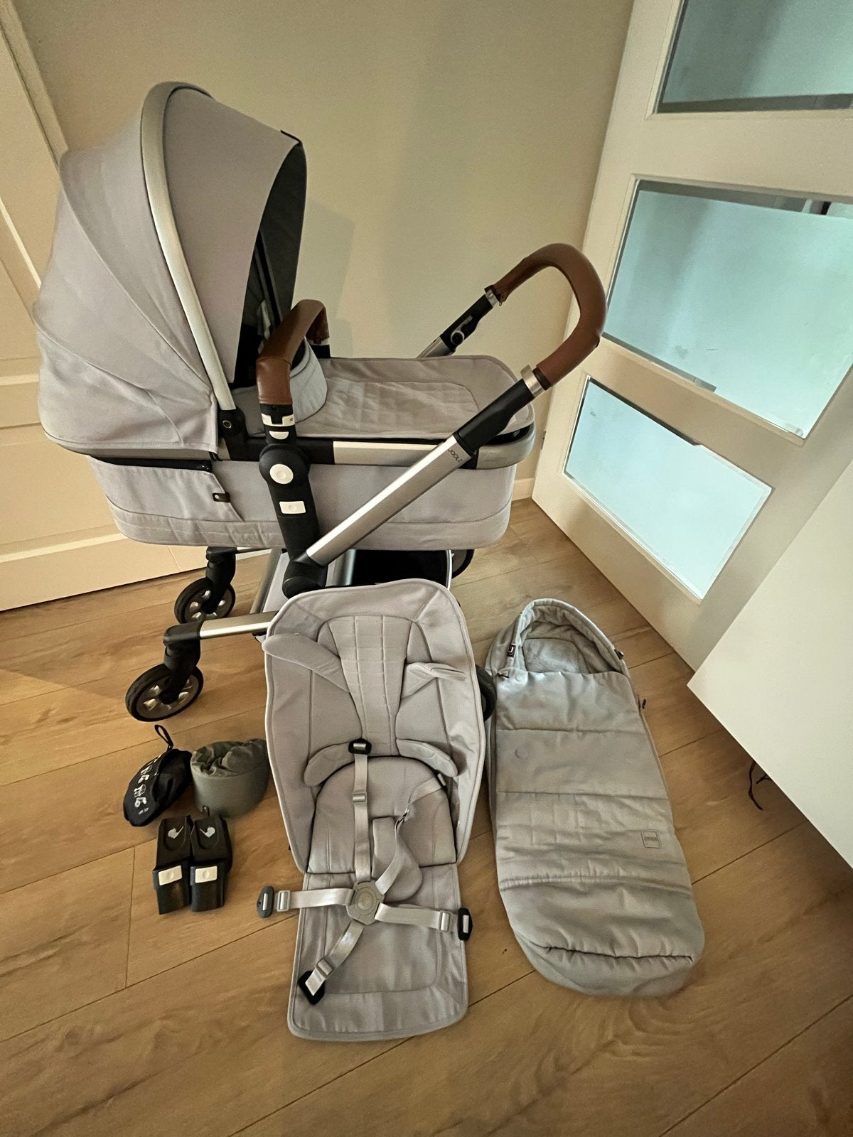 Joolz Day 2 lichtgrijze kinderwagen met reiswieg en zitje, Kinderen en Baby's, Ophalen, Gebruikt, Combiwagen, Met reiswieg