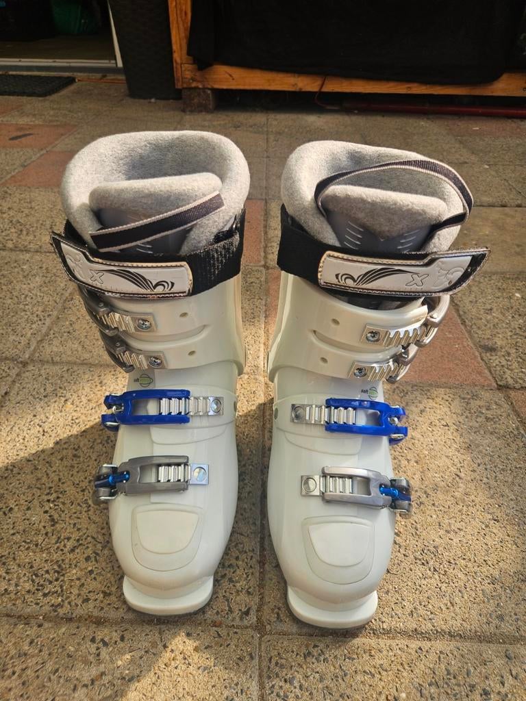 Witte skischoenen, Ophalen