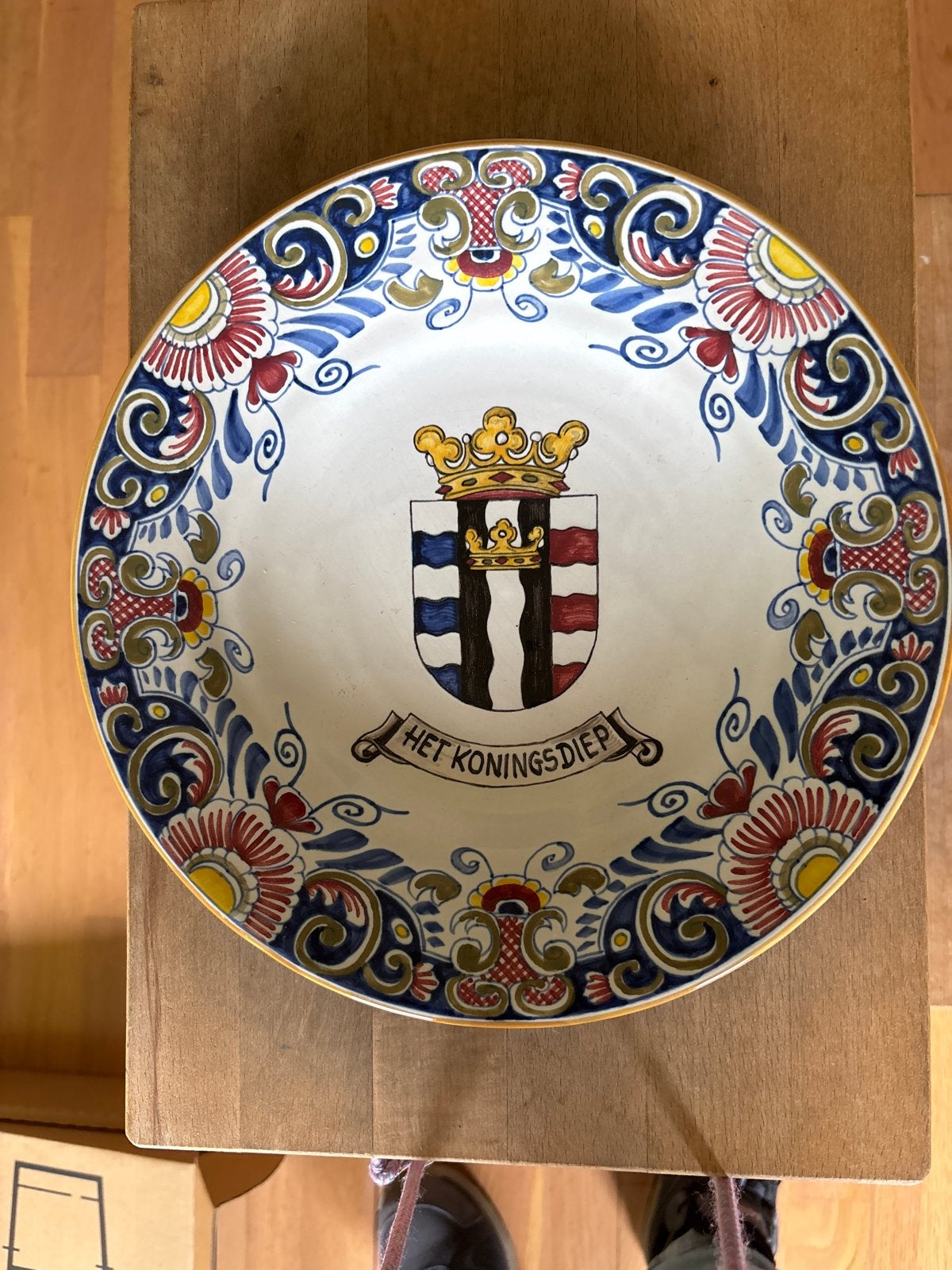 Makkumer aardewerk bord 'Het Koningsdiep' - 25 cm, Antiek en Kunst, Ophalen