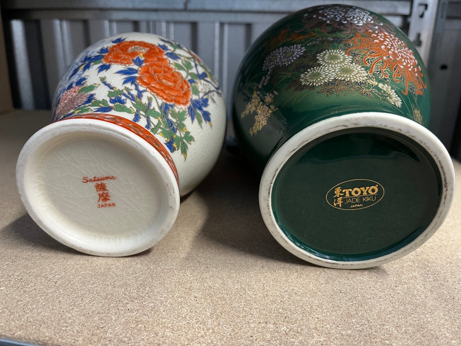 Set van 2 Japanse vazen: Satsuma en Toyo Jade Kikku, Ophalen