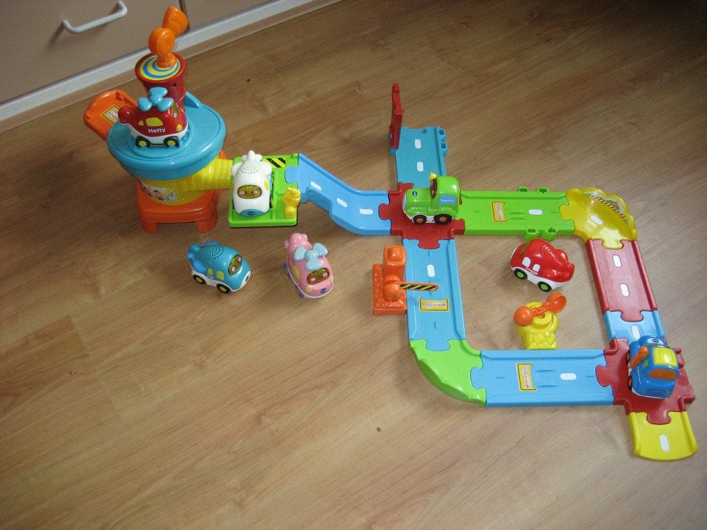 vliegveld toettoet vtech met 7 voertuigen, Ophalen of Verzenden, Zo goed als nieuw