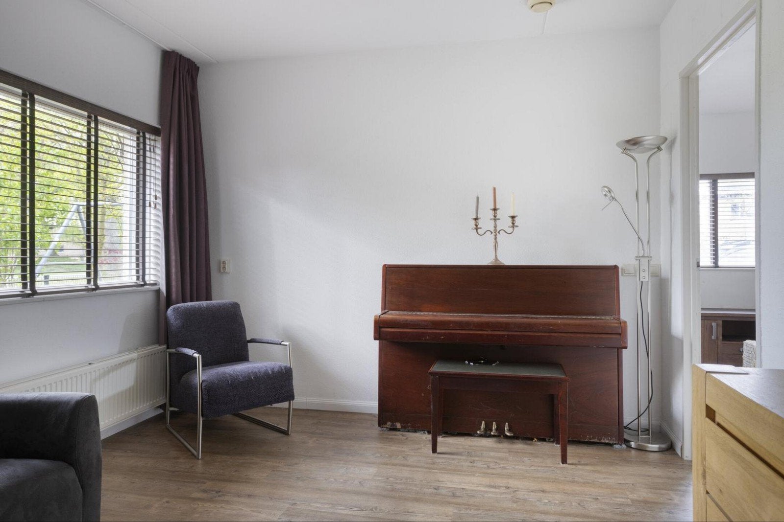 Mooie piano met warme, volle klank - ideaal voor elke speler, Ophalen of Verzenden, Gebruikt, Bruin, Piano