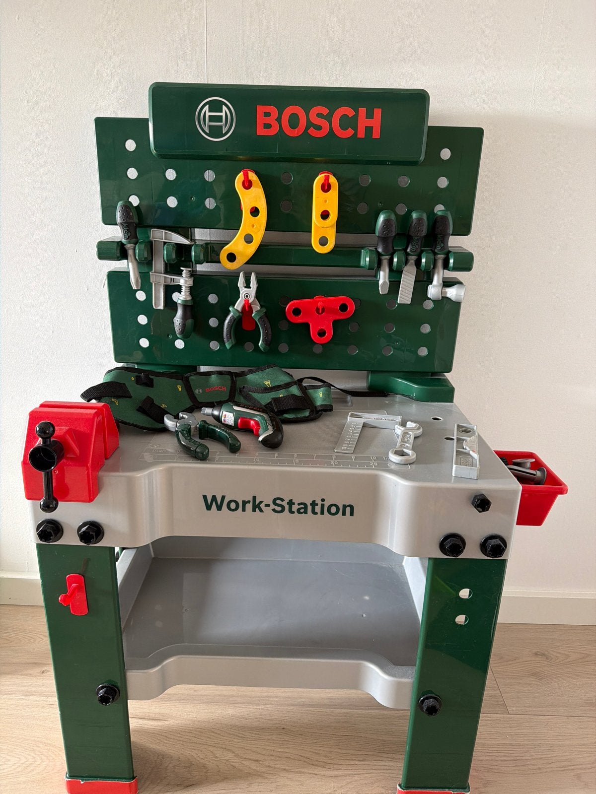 Bosch Werkbank Work-Station met gereedschap en accessoires, Ophalen, Gebruikt, Knutselen