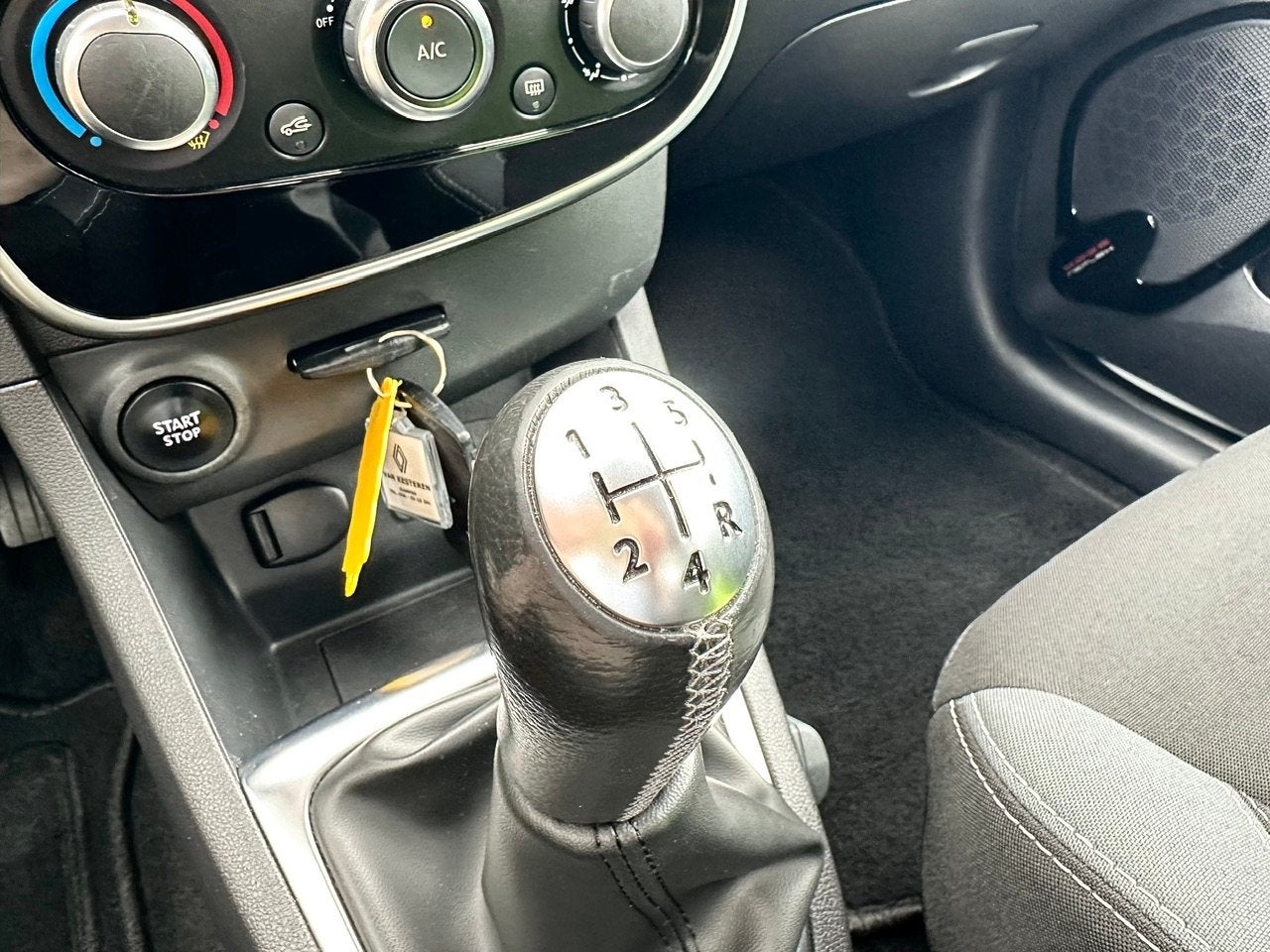 Foto 16 van RENAULT Clio TCe 90pk Dynamique | Nav. | Cruise C. | Voll De
