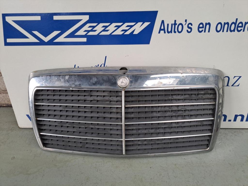 Mercedes W124 Grille compleet  origineel   a1248800783, Ophalen, Voor, Mercedes-Benz, Motorkap