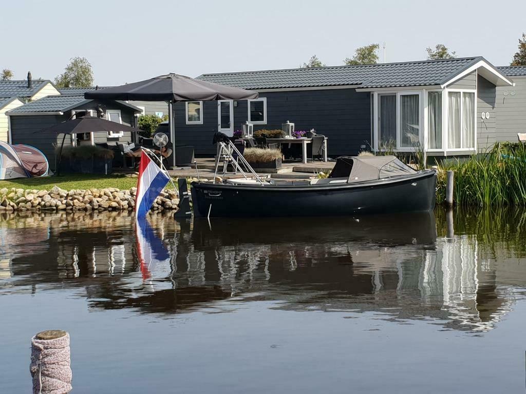 Last Minute  Luxe vakantiehuis  met fantastisch uitzicht, Vakantie, Friesland, Chalet, Bungalow of Caravan, Aan meer of rivier