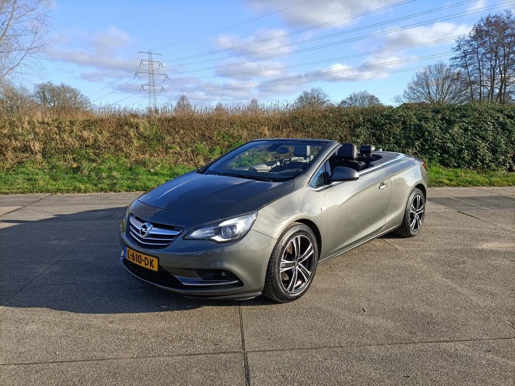 Opel cascada 1.6 cabrio automaat 110000 km, Auto's, Opel, 4 cilinders, Cabriolet, 4 stoelen, Leder en Stof