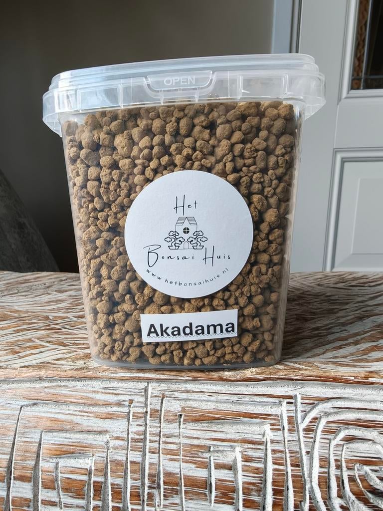Akadama 1 liter, Volle zon, Bloeit niet, Minder dan 100 cm, Overige soorten
