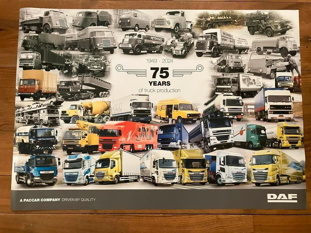 DAF Trucks / Vrachtwagen, 2 posters,75 jaar. Collectors Item, Ophalen, Nieuw, Deurposter of groter, Overige onderwerpen