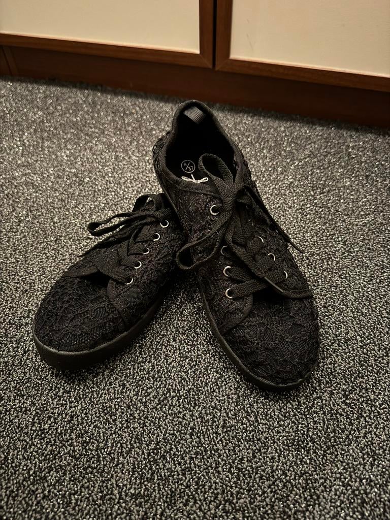 Zwarte kanten sneakers gympen maat 37, Zwart, Ophalen of Verzenden, Sneakers of Gympen, Zo goed als nieuw