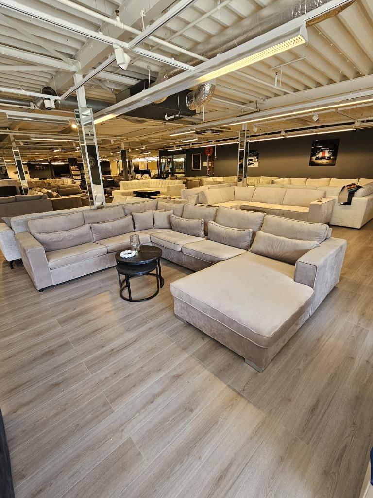 XXL Hoekbank Velvet Taupe Hemelvaart Lounge SALE Super Actie, Huis en Inrichting, Banken | Bankstellen, Hoekbank, Ophalen of Verzenden