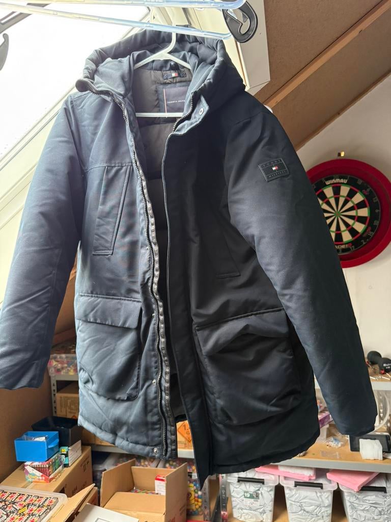 Tommy Hilfiger winterjas maat 176, Ophalen of Verzenden, Zo goed als nieuw, Jongen, Jas