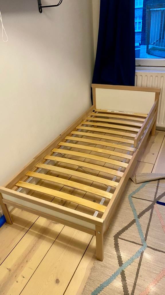 IKEA Peutetbed met lattenbodem,af te halen in Amsterdam Zuid, Ophalen, Beige, 190 cm of minder, Zo goed als nieuw