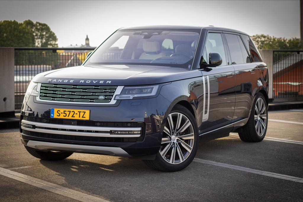 Land Rover Range Rover P510e Phev AWD AUT SWB 2023, Auto's, Land Rover, Automaat, 510 pk, Blauw, 2500 kg