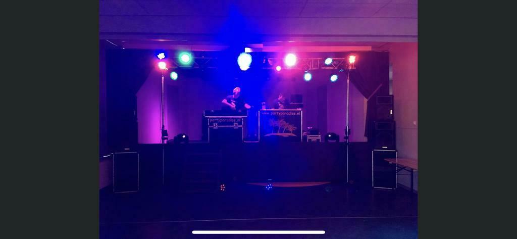 Drive-in show Party Paradise, Dj