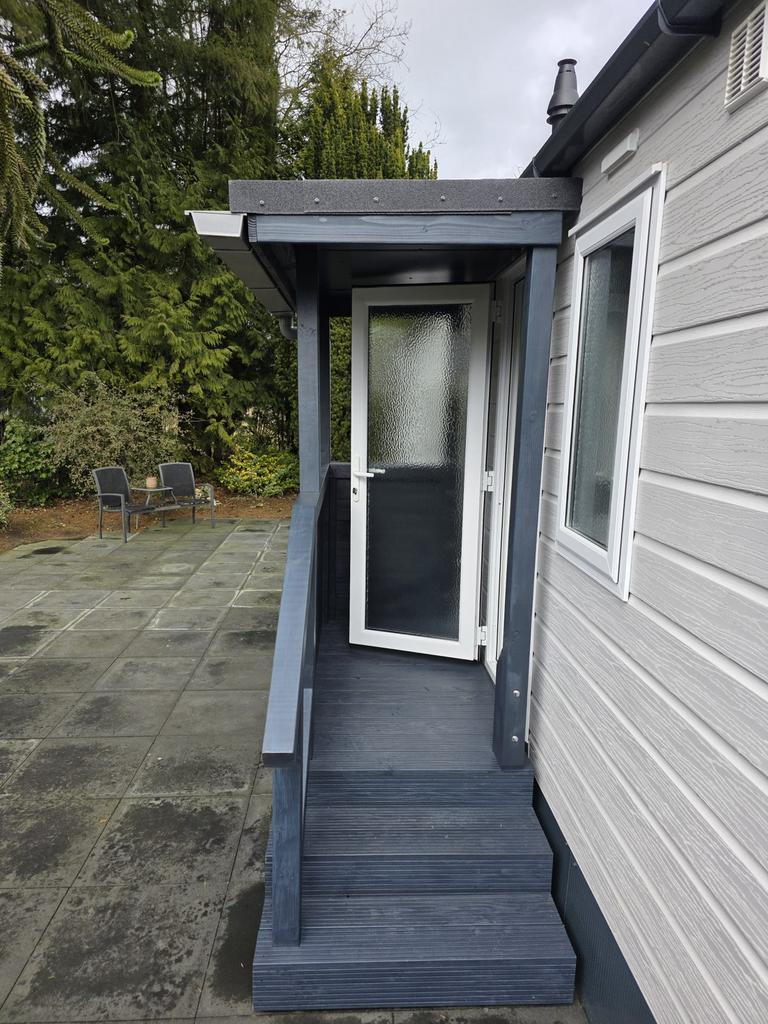 Chalet caravan woonwagen opstap met luifel, Ophalen of Verzenden, Zo goed als nieuw, 500 cm of meer, 3 ramen of meer