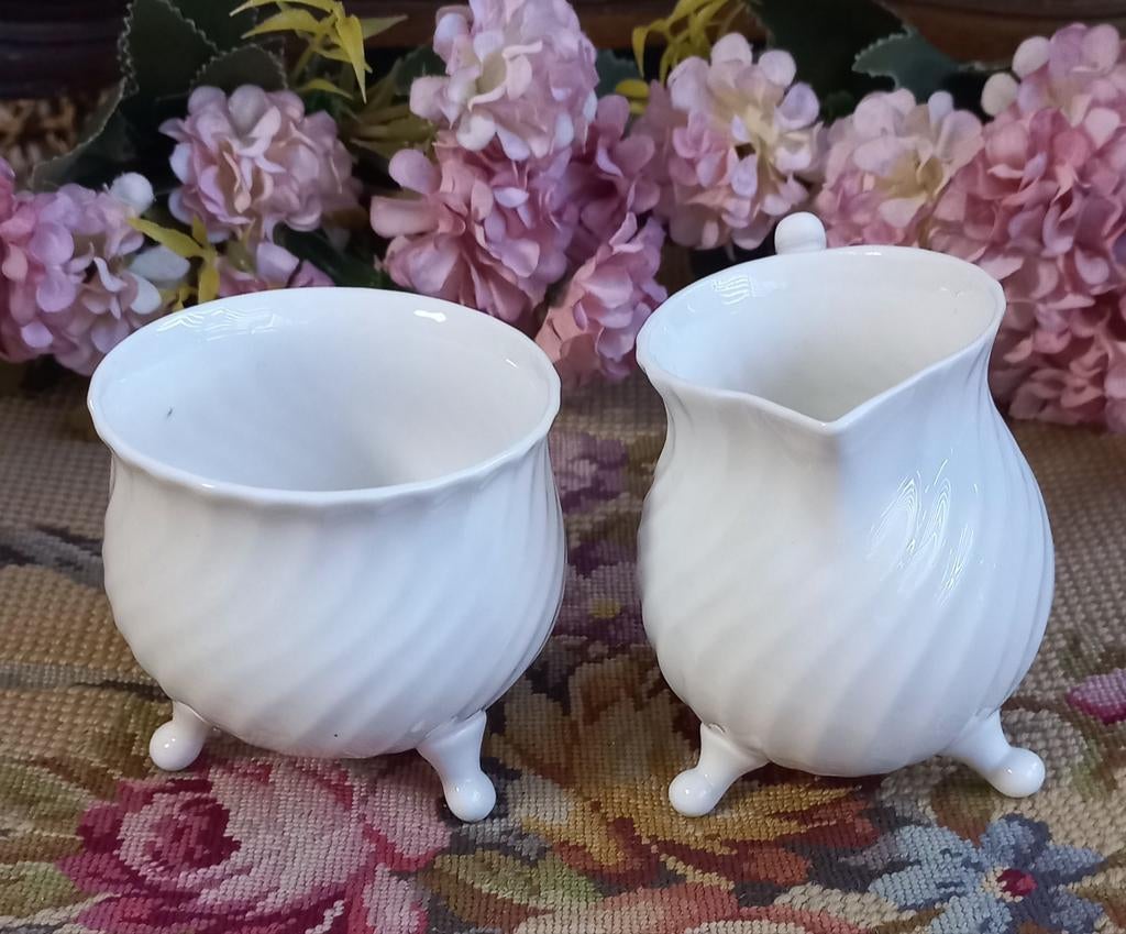 Mooi brocant roomstelletje,wit,Royal Goedewaagen Bone China, Ophalen of Verzenden, Zo goed als nieuw, Porselein, Overige stijlen