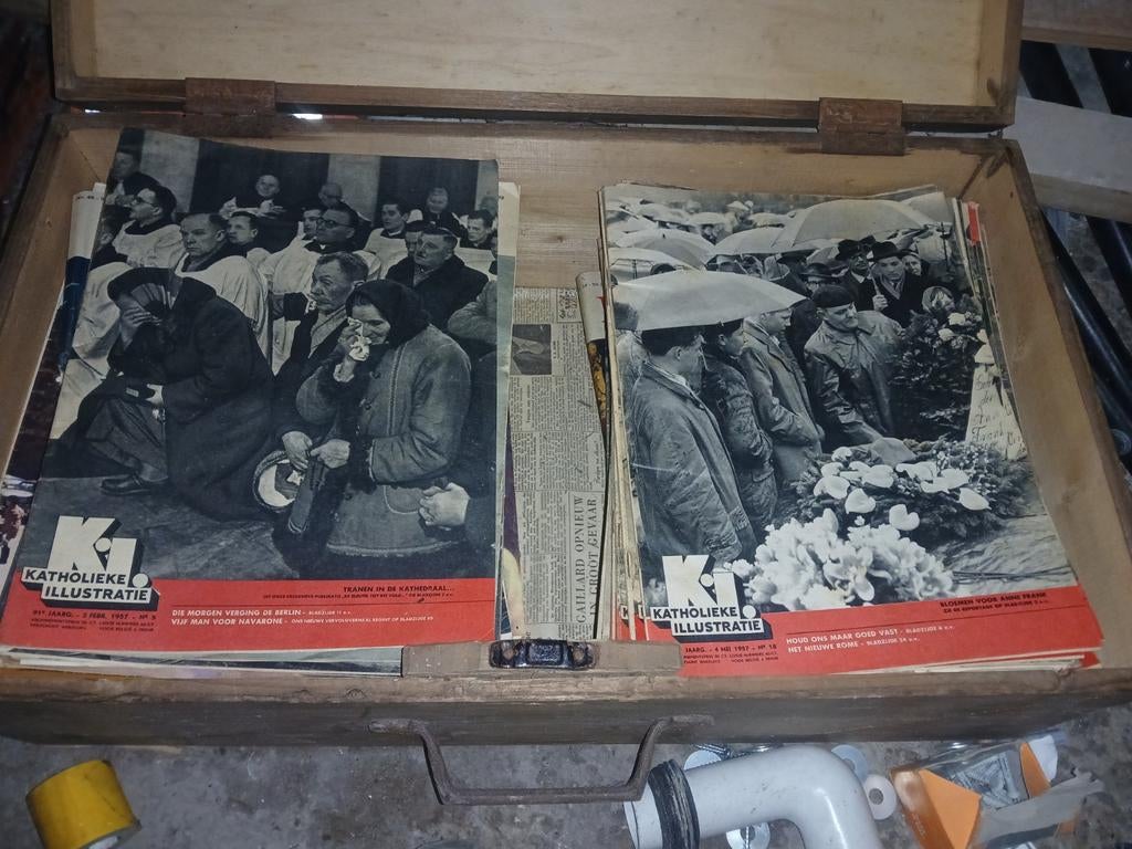 Stapel Katholieke Illustratie Tijdschriften, Boeken, Ophalen of Verzenden