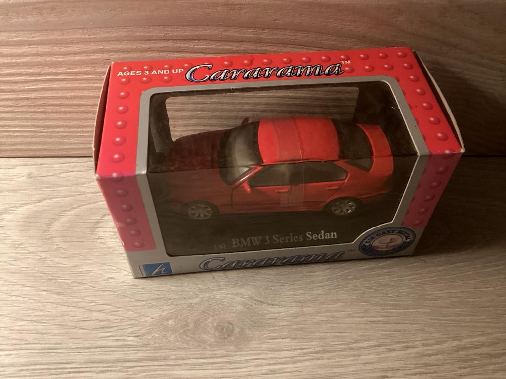 Cararama BMW 3 Serie Sedan 1:43 - Rood, Hobby en Vrije tijd, Modelauto's | 1:43, Ophalen of Verzenden, Nieuw, Auto