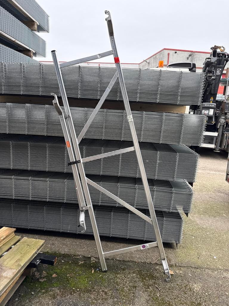 Wienese Aluminium Schoor - Daksteiger, Doe-het-zelf en Verbouw, Steigers, Ophalen, Gebruikt, Daksteiger, Minder dan 2 meter