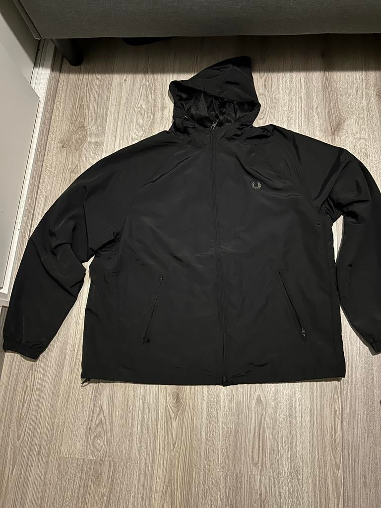 Fred perry hooded shell jacket - Black Maat XL, Ophalen, Nieuw, Maat 56/58 (XL), Zwart