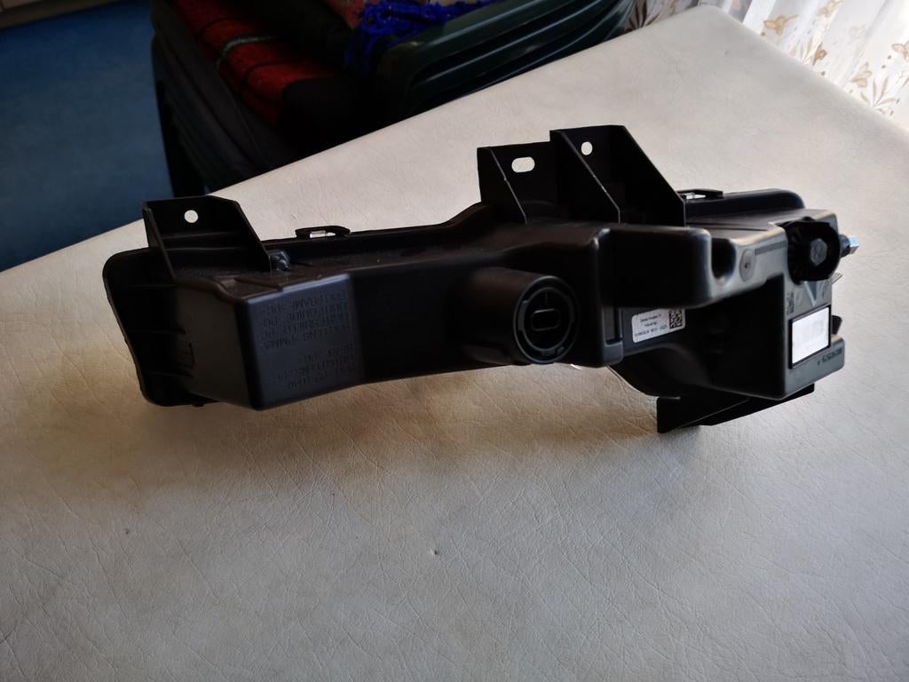 Foto 6 van Tesla model 3 mistlampen origineel