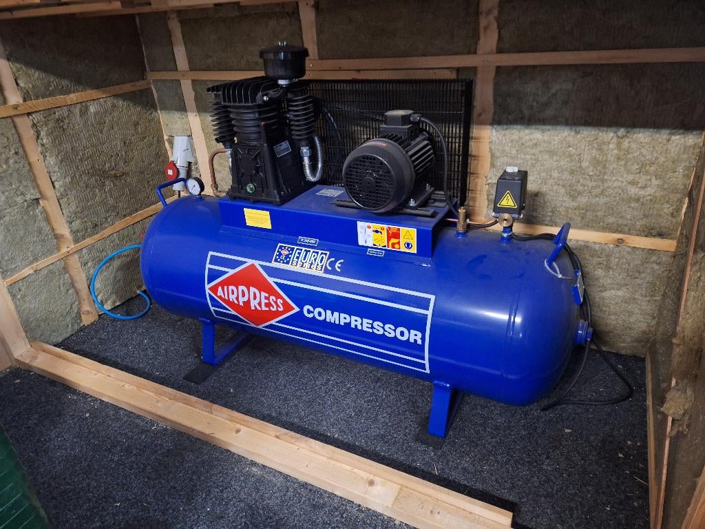 Compressor K 300-600 14 bar 4 pk/3 kW 268 l/min 300 l, Doe-het-zelf en Verbouw, Compressors, Ophalen, 400 tot 800 liter/min, Zo goed als nieuw