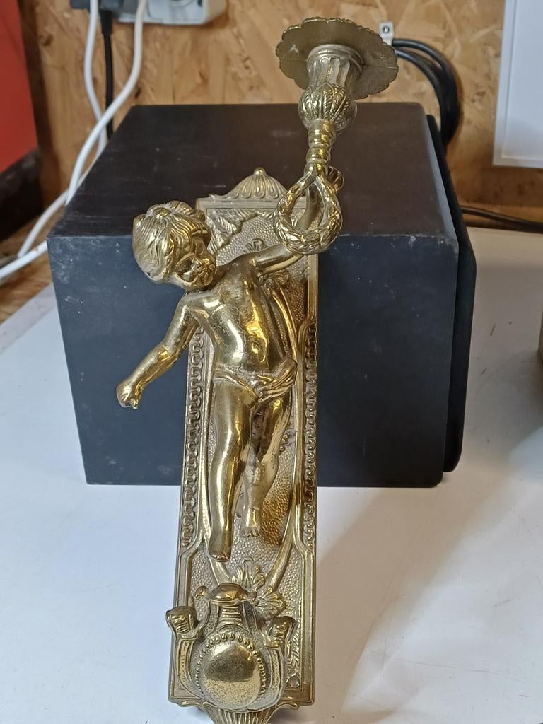 Goud vergulde Empire wandkandelaar met putti en bloemen, Antiek en Kunst, Ophalen of Verzenden, Koper of Brons